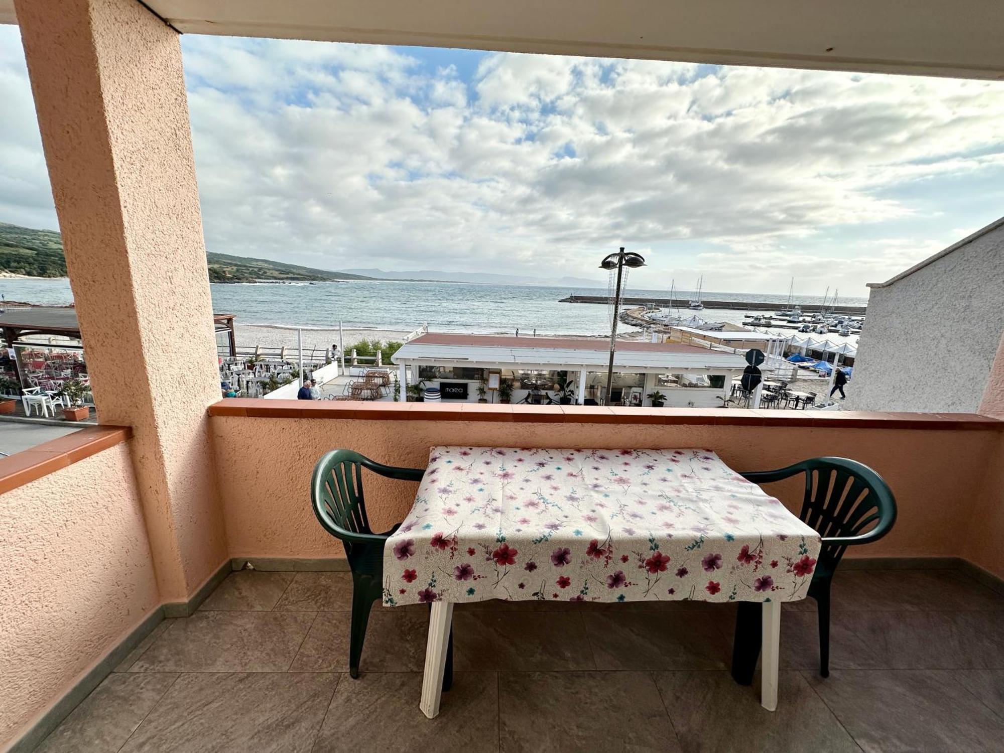 Approdo Apartments Isola Rossa Extérieur photo